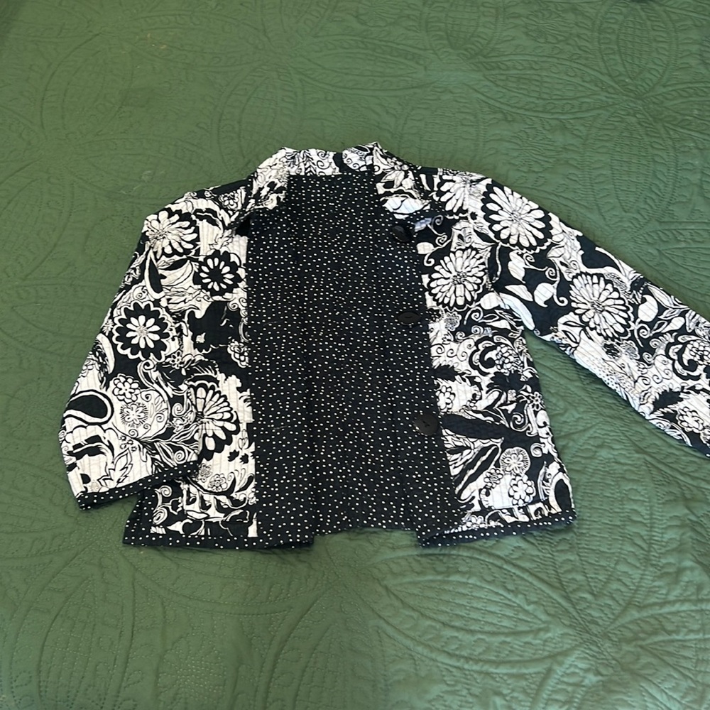 Women’s reversible quilted blazer, buttons & pockets both inside & out.